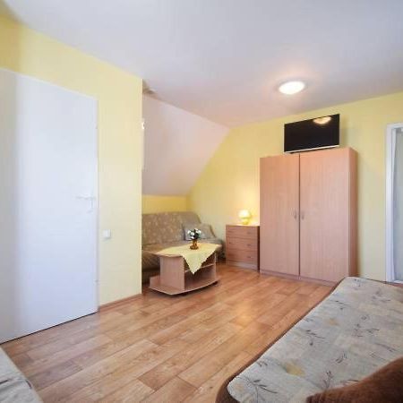 Zolty Domek Apartman Dźwirzyno Kültér fotó
